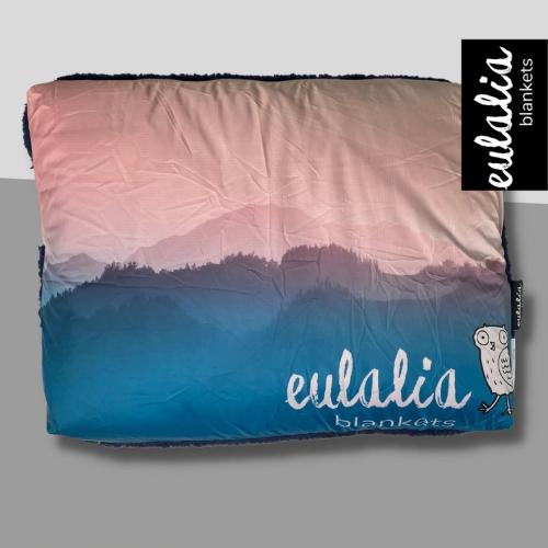 Eulalia Blankets Kissenbezug für deine Outdoordecke Picknickdecke Pink Mountains